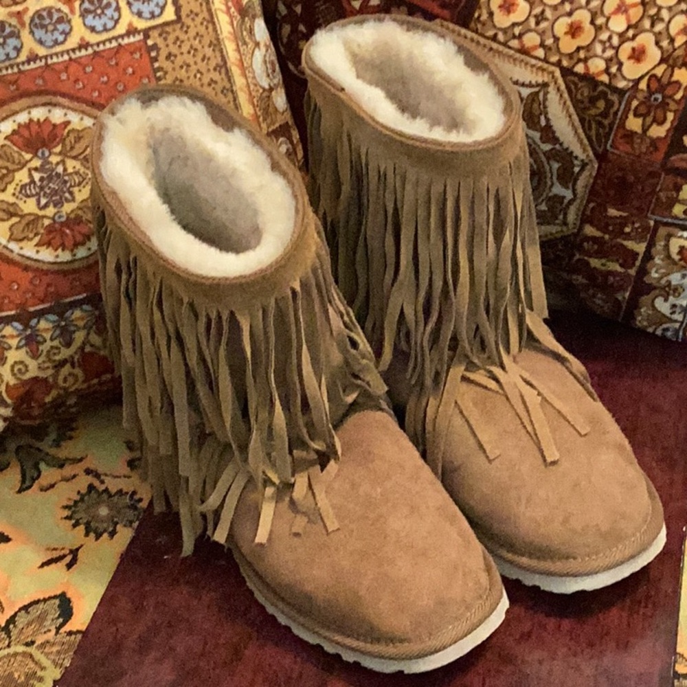 Original Koolaburra Sheepskin Suede Tan Boots US Mens 5/Womens 7